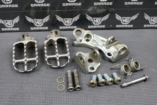 2019 YAMAHA 15 - 19 WR250F YZ250FX YZ450FX OEM PEGS FOOTPEGS MOUNTS BRACKETS - hggarage