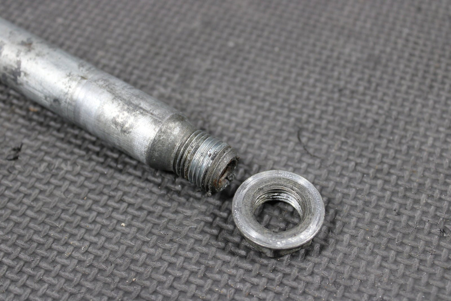 2005 Yamaha YZ125 OEM Front Wheel Rim Axle Pivot Bolt 1C3 - 25181 - 00 - 00 - hggarage