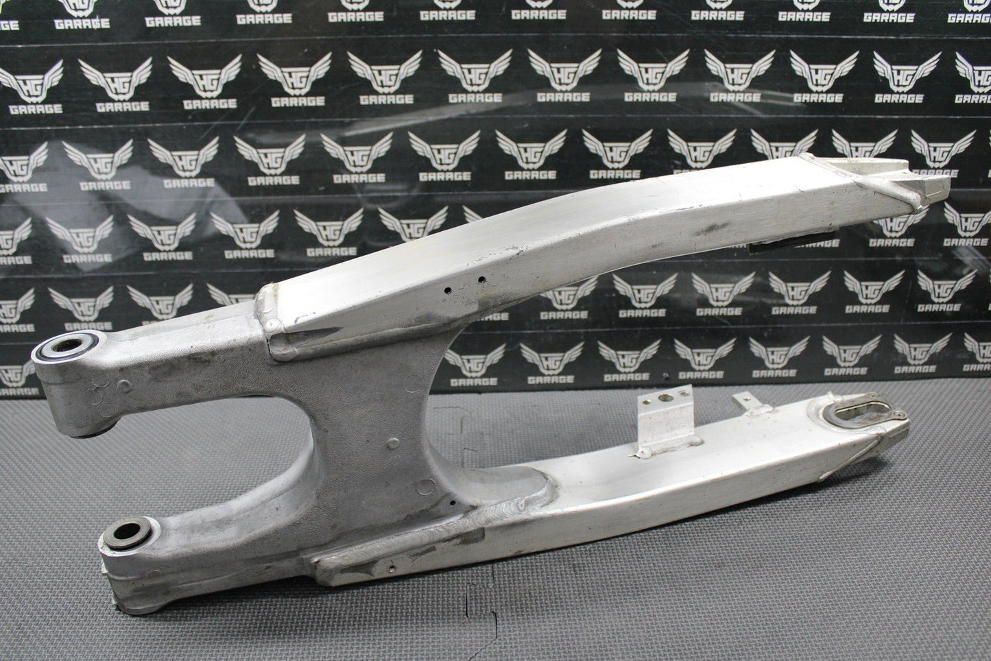 1999 SUZUKI RM125 RM250 OEM SWINGARM SWING ARM SUSPENSION 61000 - 37E10 NICE! - hggarage