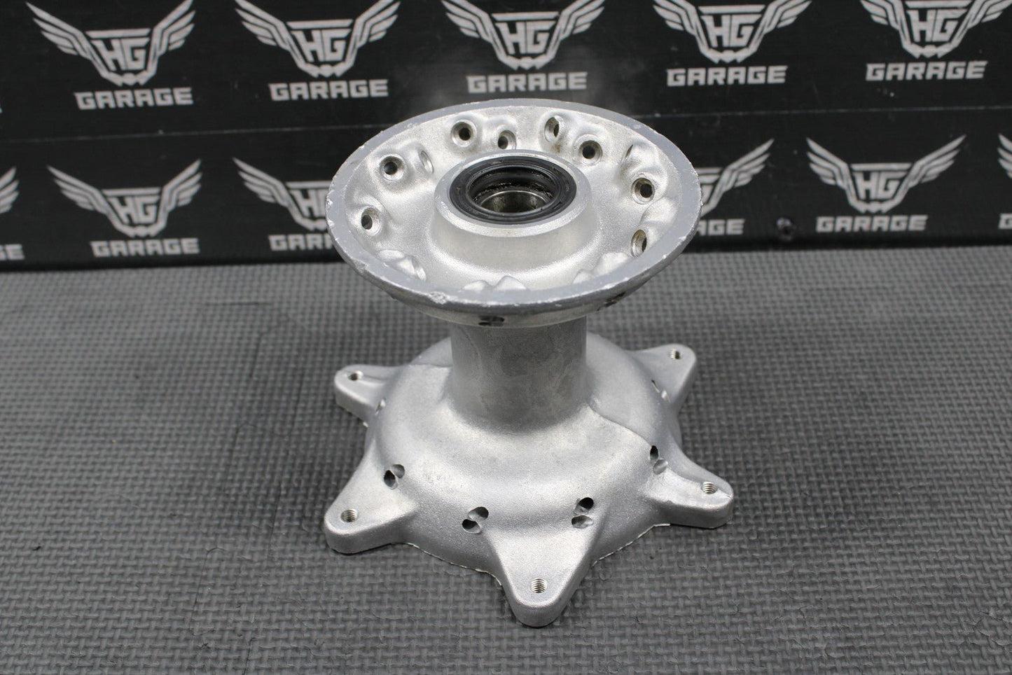 2000 97 - 00 SUZUKI RM125 RM250 OEM FRONT WHEEL HUB 54111 - 36E10 - hggarage