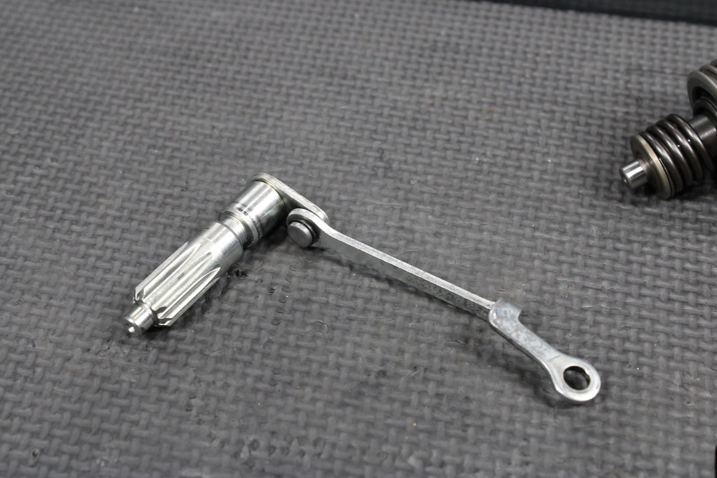 00 - 02 HONDA CR125R OEM ENGINE POWERVALVE EXHUAST VALVE LINKAGE GOVERNOR NICE! - hggarage