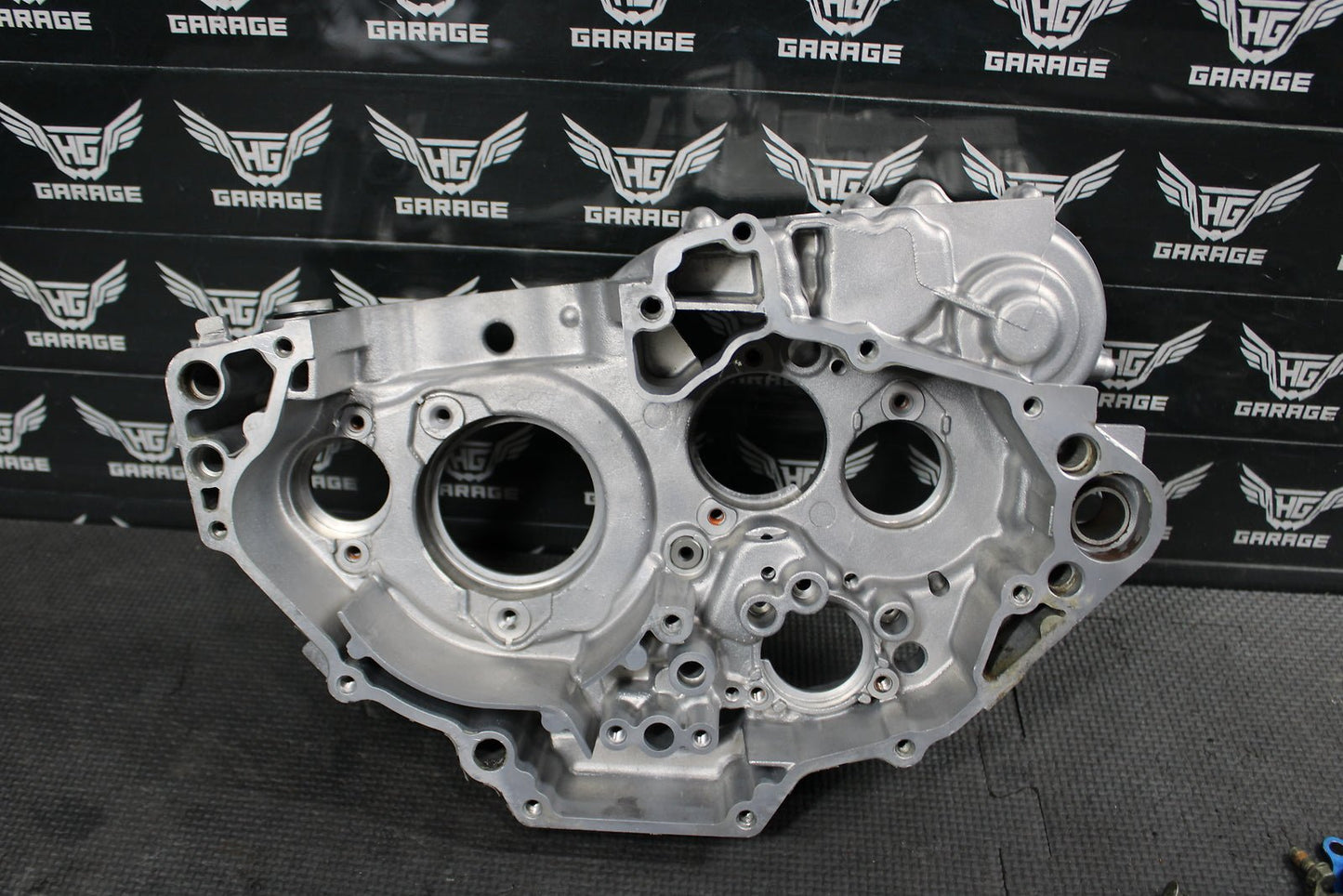 2002 YAMAHA YZ426F OEM RIGHT ENGINE MOTOR CRANKCASE CRANK CASES BLOCK - hggarage