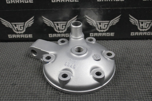 1999 SUZUKI RM250 MODEL X OEM CYLINDER HEAD COVER CAP DOME 11111 - 37E30 NICE! - hggarage