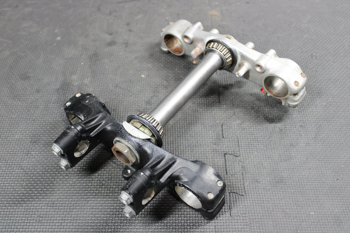 1998 HONDA XR200R 1990 1991 / 93 - 02 OEM FRONT FORKS LOWER UPPER TRIPLE TREE STEM - hggarage