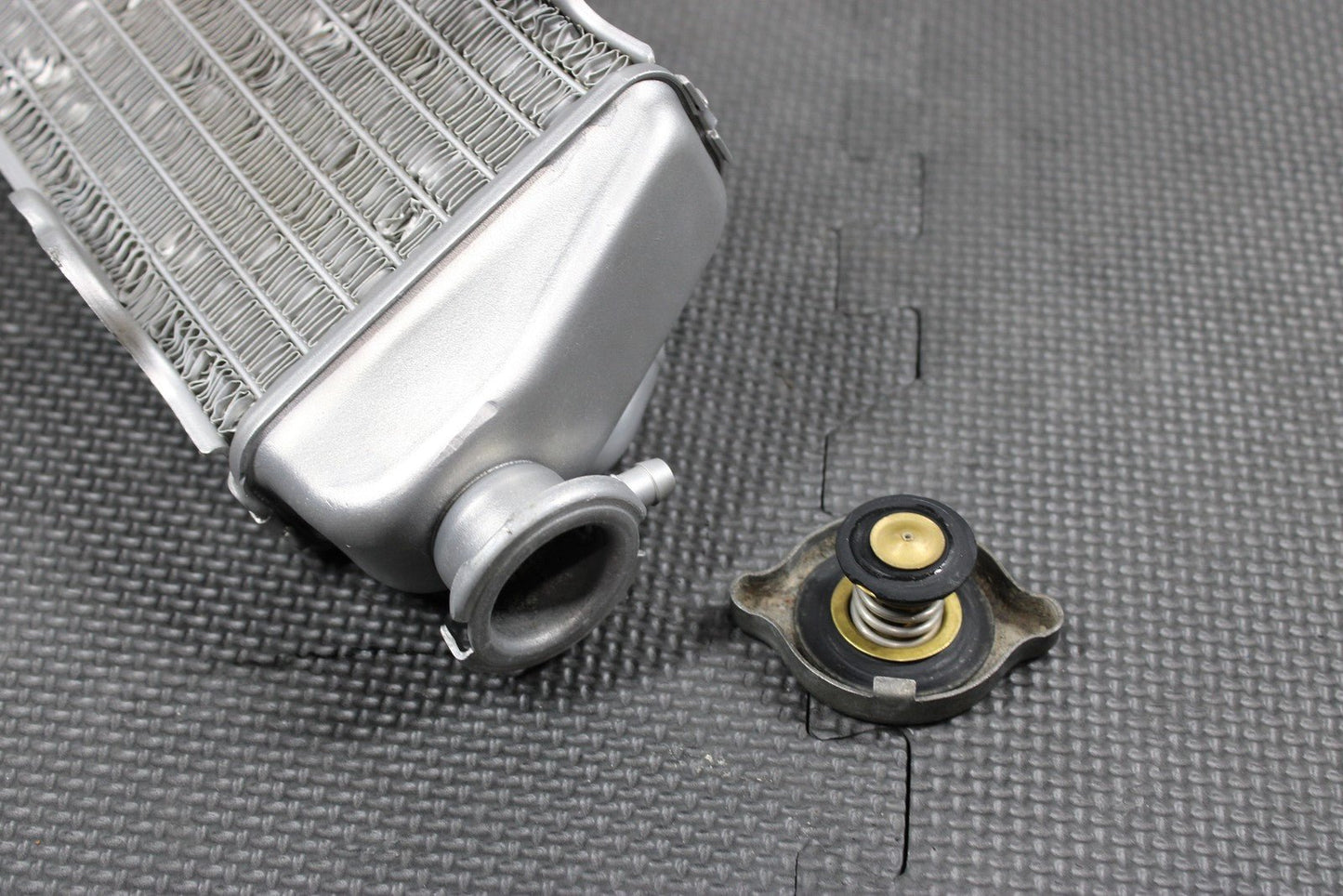 2000 KTM 250 EXC OEM LEFT ENGINE MOTOR COOLING COOLER RADIATOR - hggarage