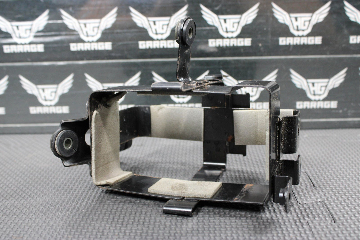 2005 SUZUKI DR200SE OEM BATTERY TRAY BOX HOLDER 41540 - 44AA0 - hggarage
