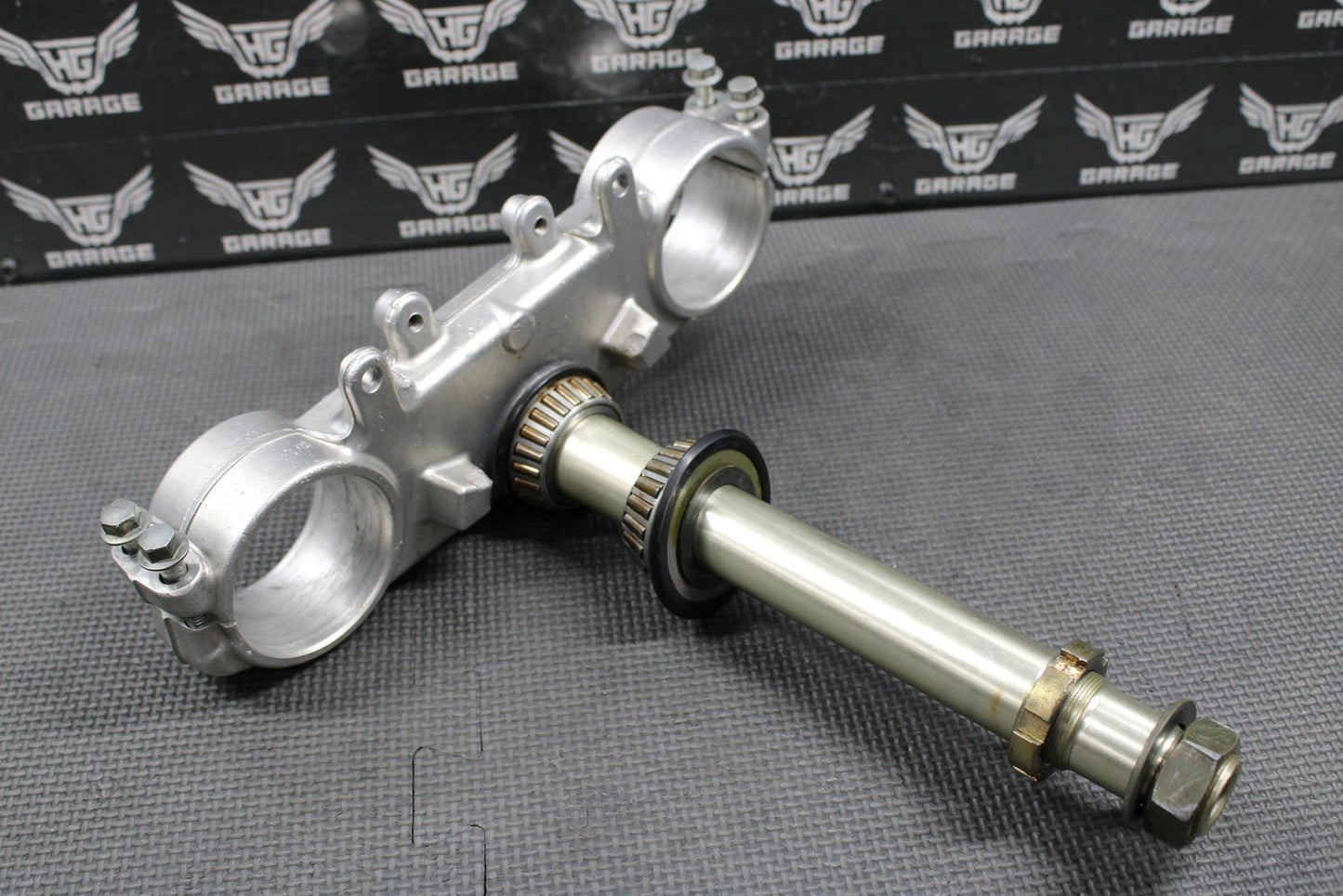 1999 YAMAHA YZ125 OEM FRONT FORKS CLAMP LOWER TRIPLE TREE STEM 5DH - 23340 - M0 - 00 - hggarage