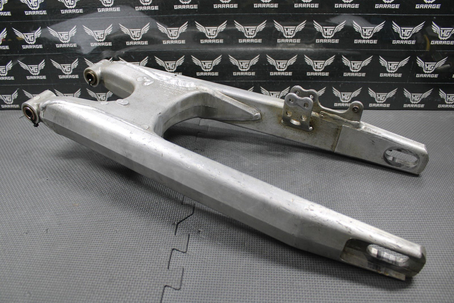 2004 04 - 05 KTM 125SX 125 SX OEM SWINGARM SWING ARM SUSPENSION 54804030044 - hggarage
