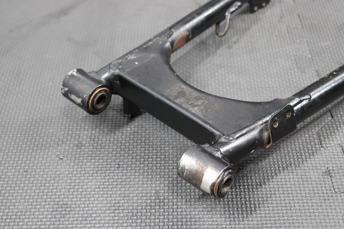 1997 YAMAHA RT100 92 - 00 OEM SWINGARM SWING ARM SUSPENSION 3UL - 22110 - 00 - 35 - hggarage