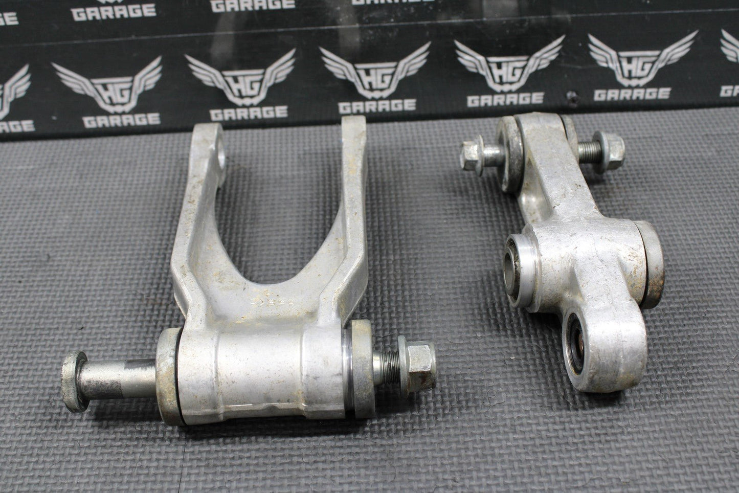 1994 SUZUKI 93 - 95 RM125 93 - 95 RM250 OEM REAR SHOCK LINKAGE LINKS 62600 - 28810 - hggarage
