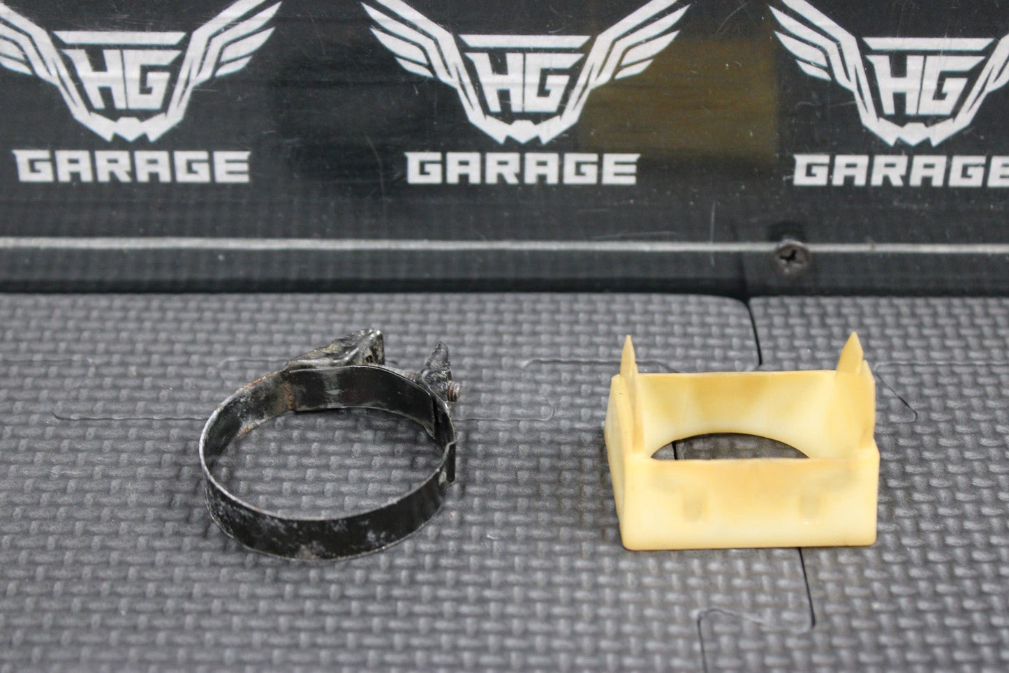 1991 HONDA CR80R CR80RB OEM INTAKE REED BLOCK ASSEMBLY 14100 - GS2 - 003 - hggarage
