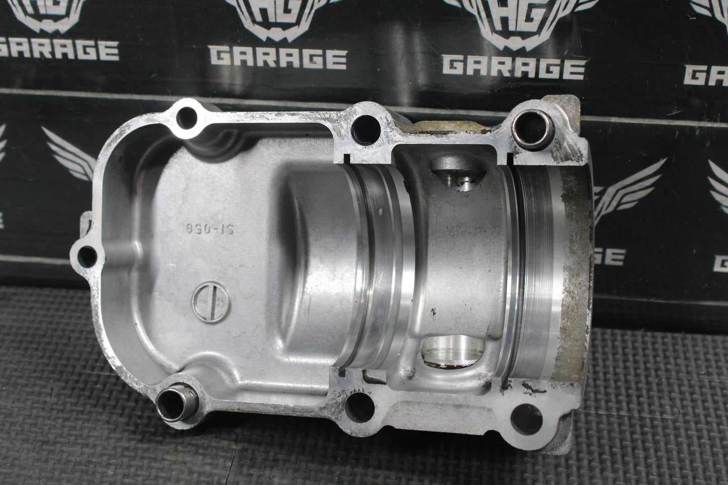 04 - 09 SUZUKI QUADSPORT LTZ250 OEM OUTPUT DRIVE SHAFT BEVEL GEARS HOUSING COVER - hggarage