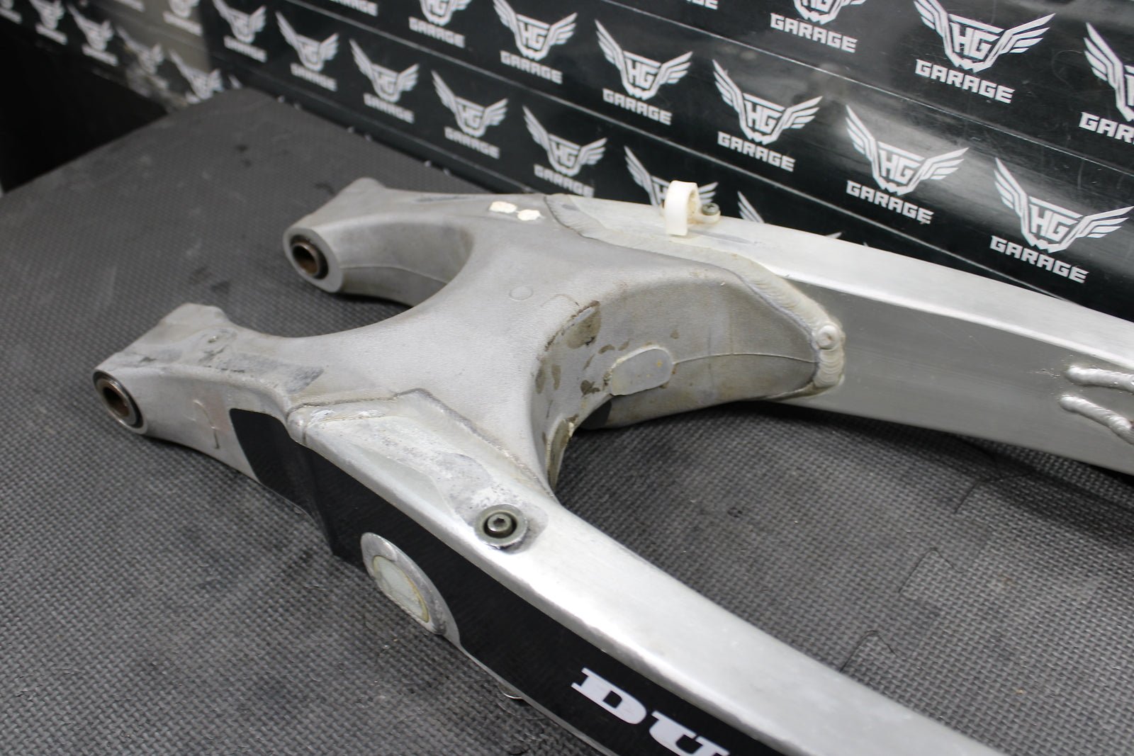 2003 Yamaha YZ125 OEM Swingarm Swing Arm Suspension 5UN - 22110 - 00 - 00 - hggarage