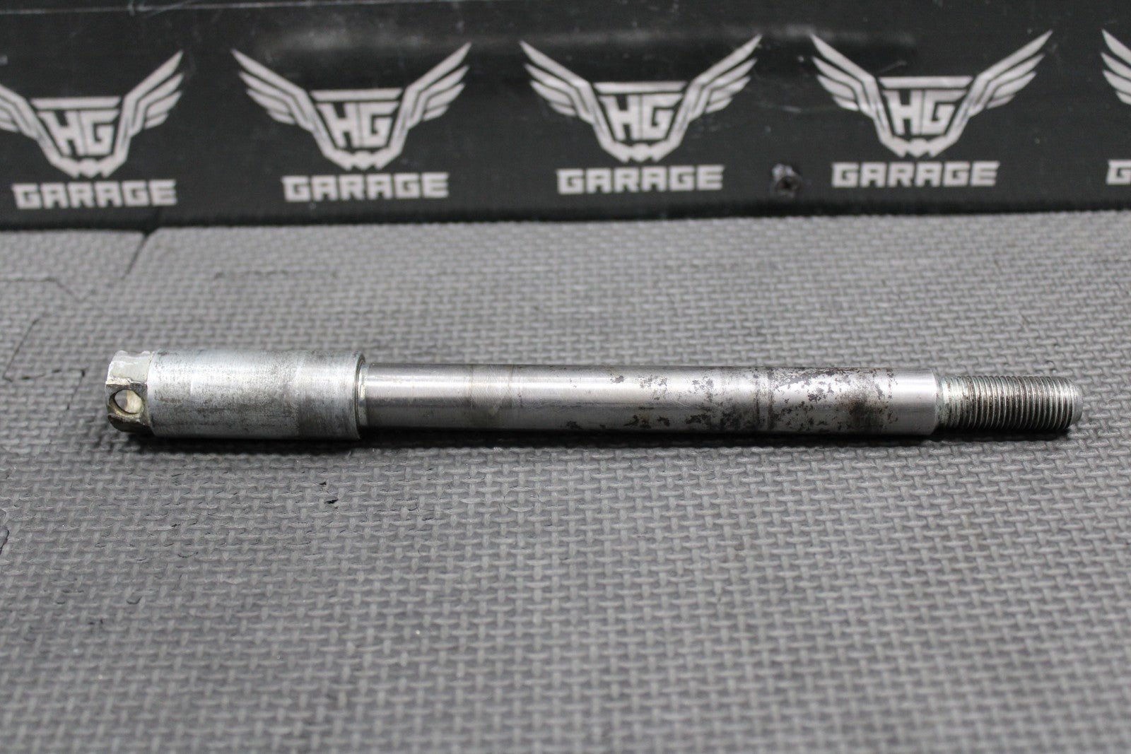1999 HONDA XR200R 85 - 02 OEM FRONT WHEEL RIM AXLE PIVOT BOLT 44301 - KK0 - 770 - hggarage