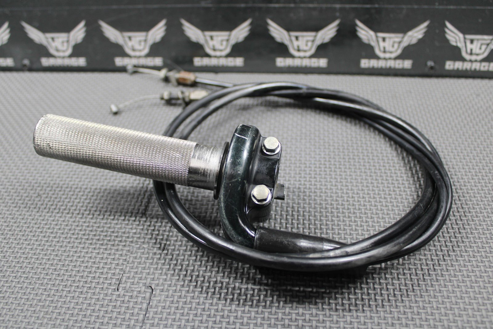 2008 07 - 09 HONDA CRF250R OEM RIGHT THROTTLE HOUSING ALUMINUM TUBE CABLES GOOD - hggarage
