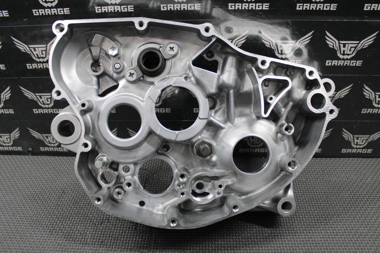 2020 SUZUKI RMZ250 OEM LEFT RIGHT ENGINE CRANKCASE CRANK CASES 11301 - 49850 MINT! - hggarage