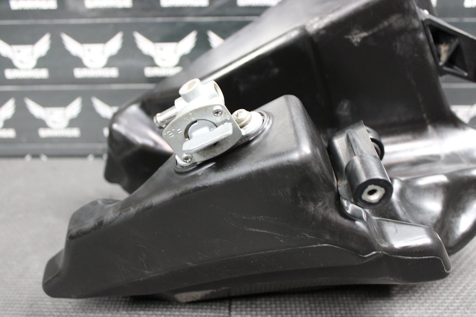 2018 Yamaha YZ65 OEM Gas Fuel Tank Cell Petrol Reservoir BR8 - 24110 - 00 - 00 - hggarage