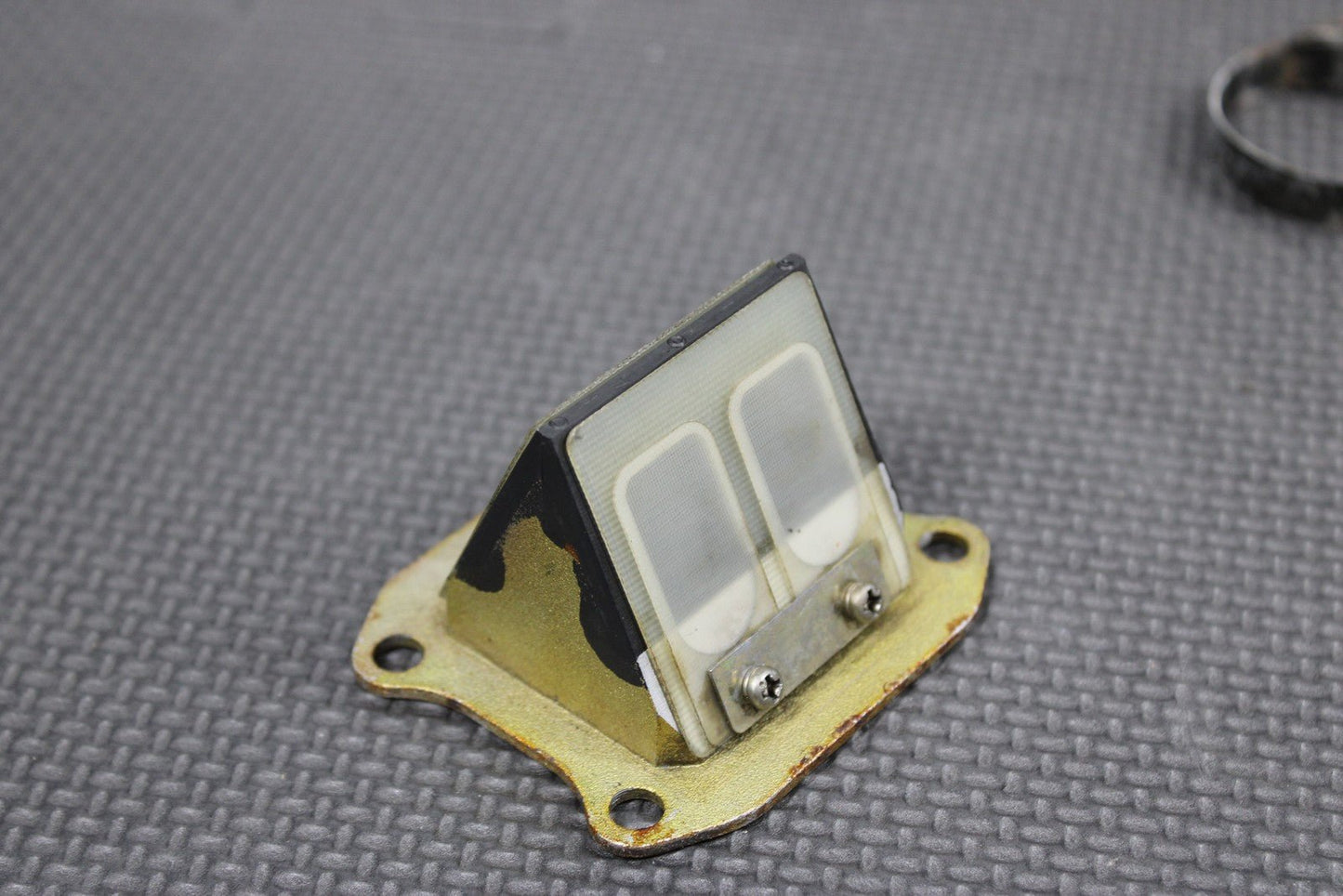 1991 HONDA CR80R CR80RB OEM INTAKE REED BLOCK ASSEMBLY 14100 - GS2 - 003 - hggarage