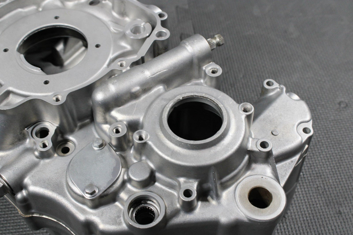 2000 SUZUKI DRZ400 OEM LEFT RIGHT ENGINE MOTOR CRANKCASE CASES HALFS BLOCK GOOD! - hggarage