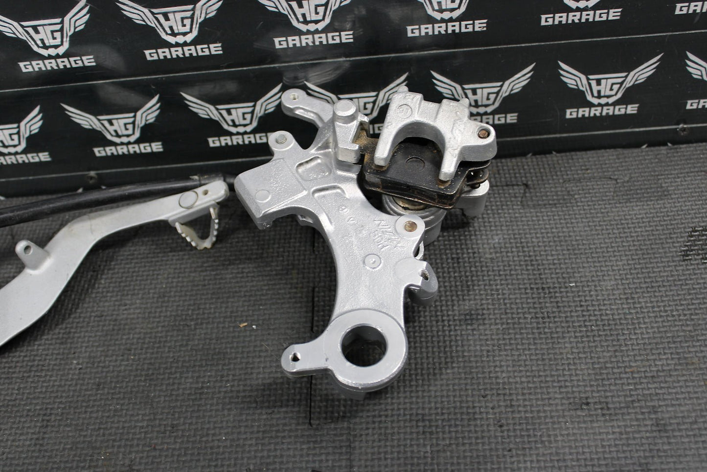 2000 YAMAHA YZ426F OEM REAR BACK BRAKE CALIPER MASTER CYLINDER ASSEMBLY - hggarage