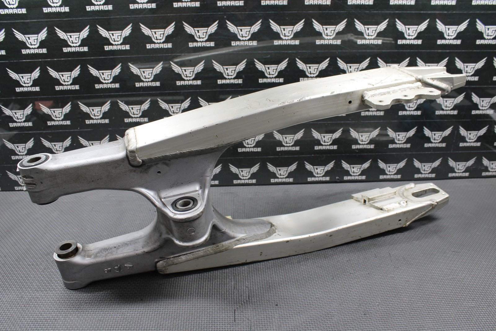 1998 SUZUKI RM125 RM250 MODEL W OEM SWINGARM SWING ARM SUSPENSION 61000 - 37E00 - hggarage