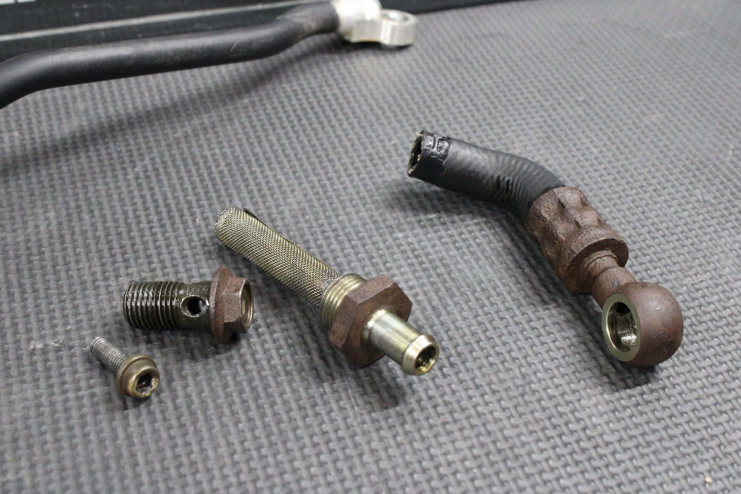 2000 SUZUKI 00 - 04 DRZ400 DRZ400E OEM ENGINE OIL TANK RH LH HOSE LINES 16470 - 29F0 - hggarage