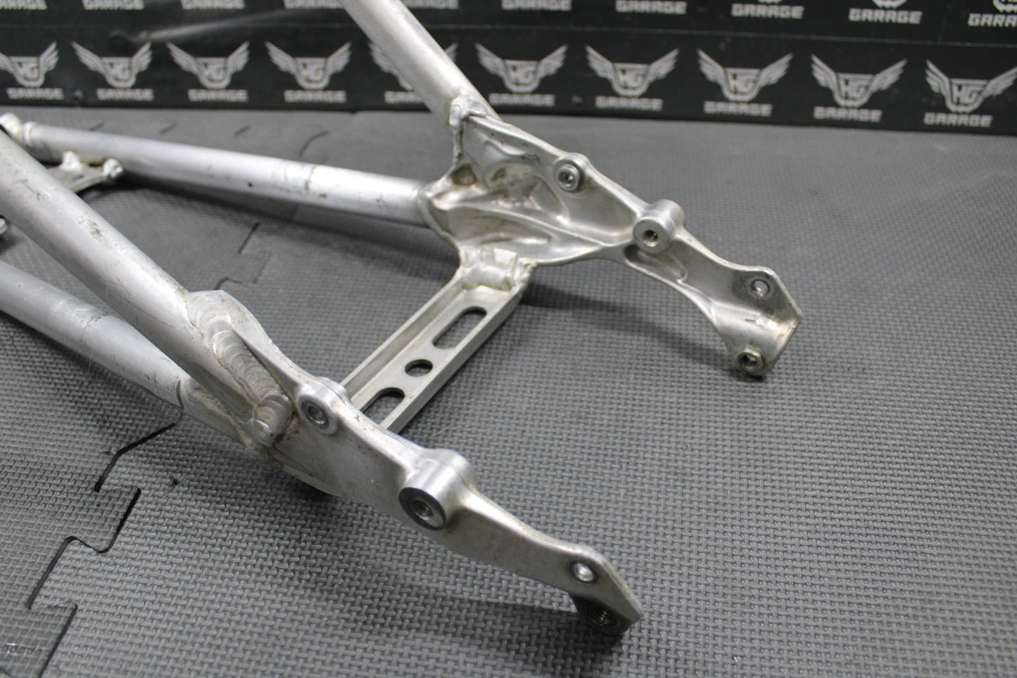 2008 06 - 09 HONDA CRF250R OEM REAR BACK FRAME SUBFRAME DUAL MUFFLER 50200 - KRN - 850 - hggarage