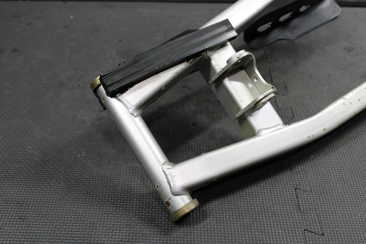 2003 YAMAHA TTR125L OEM 16" BIGWHEEL SWINGARM SWING ARM SUSPENSION - hggarage