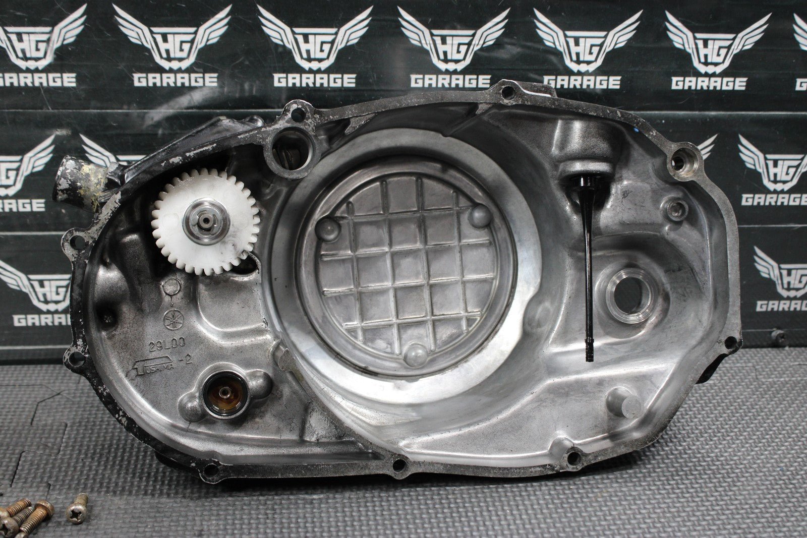 1991 YAMAHA BANSHEE 350 OEM ENGINE MOTOR RIGHT SIDE CLUTCH COVER 2GU - 15421 - 00 - 00 - hggarage