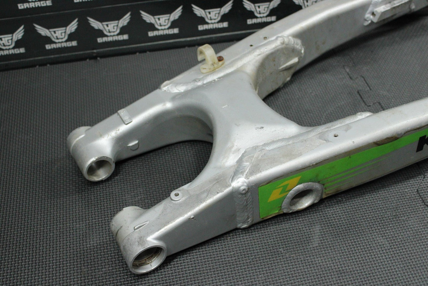 2004 KAWASAKI KX125 OEM SWINGARM SWING ARM & LINKAGE SET - hggarage