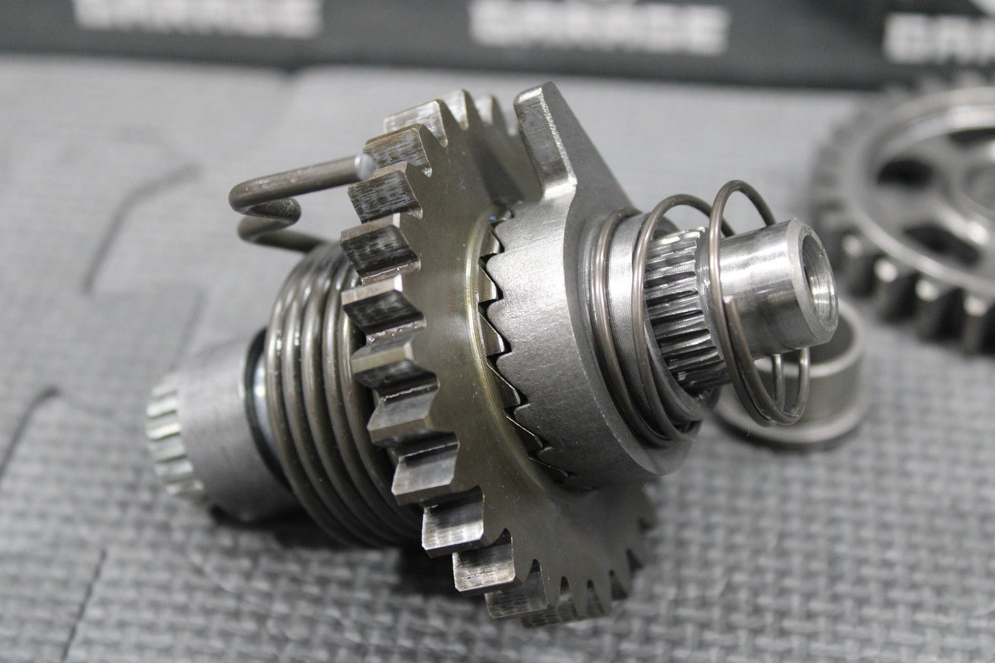 2003 02 - 07 HONDA CR250R OEM KICKSTART KICK START SHAFT IDLER GEAR 28251 - KZ3 - 690 - hggarage