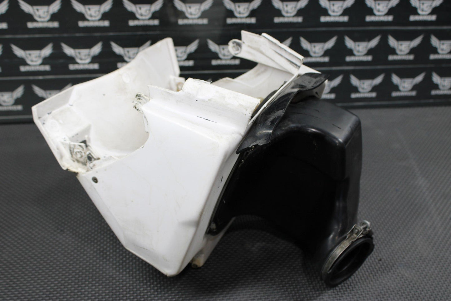 2001 YAMAHA YZ250 OEM AIRBOX INTAKE AIR CLEANER CASE 4SS - 14401 - 02 - 00 - hggarage