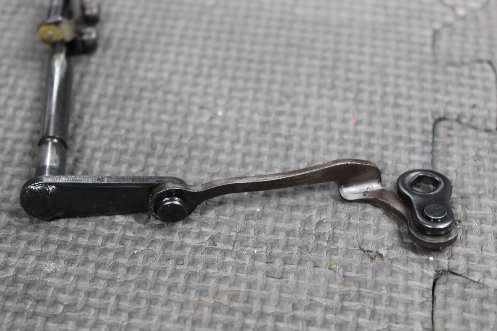 2004 KAWASAKI KX125 OEM ENGINE POWERVALVE EXHAUST VALVE LINKAGE GOVERNOR - hggarage