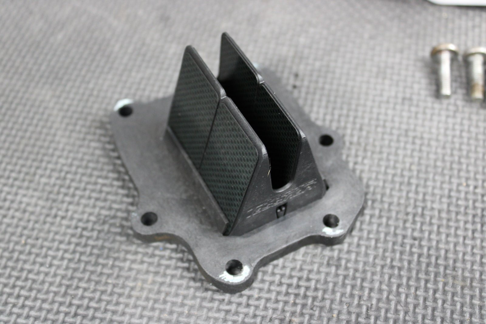 2007 HONDA CR125R VFORCE 3 INTAKE REED BLOCK ASSEMBLY 14100 - KSR - 731 - hggarage