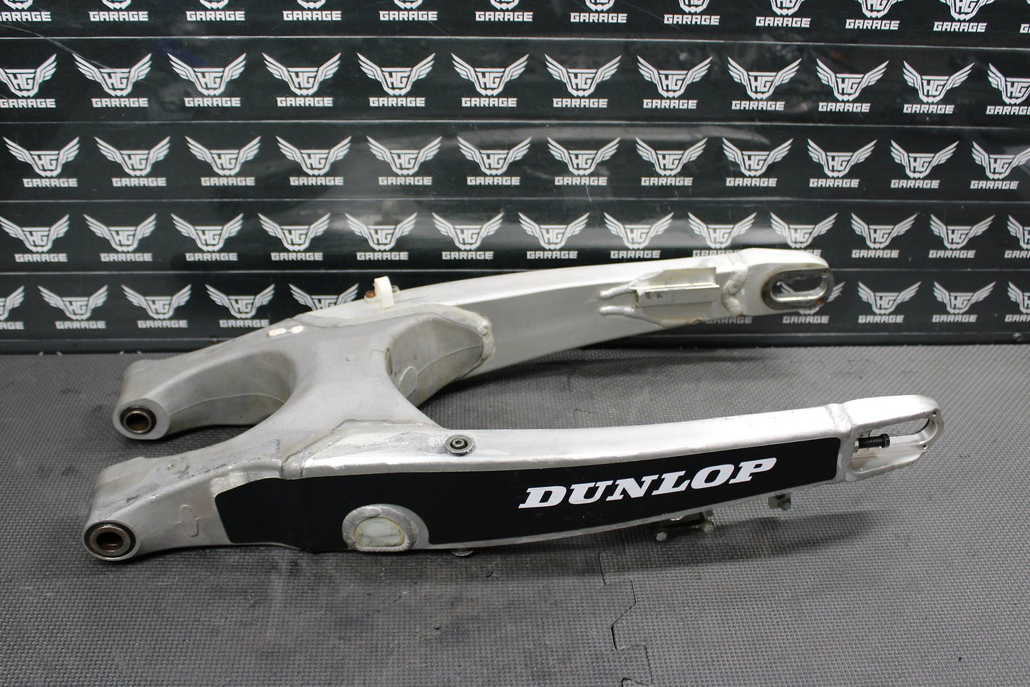 2003 Yamaha YZ125 OEM Swingarm Swing Arm Suspension 5UN - 22110 - 00 - 00 - hggarage