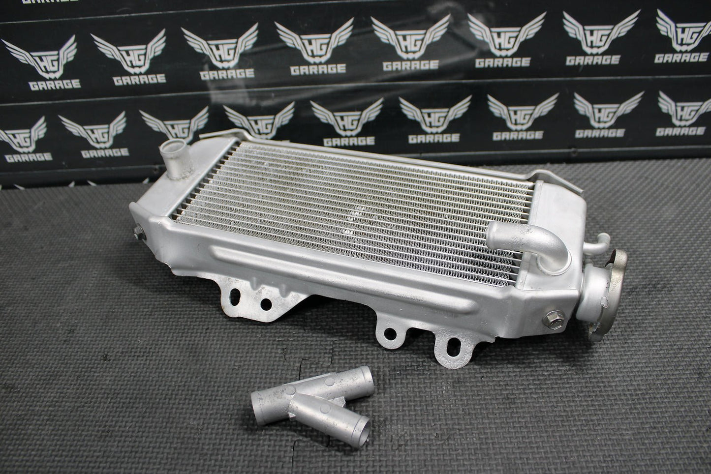 2007 KAWASAKI KX250F OEM RIGHT FILL SIDE RADIATOR COOLER CAP RAD HOSE 39061 - 0074 - hggarage