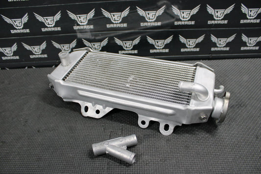 2007 KAWASAKI KX250F OEM RIGHT FILL SIDE RADIATOR COOLER CAP RAD HOSE 39061 - 0074 - hggarage