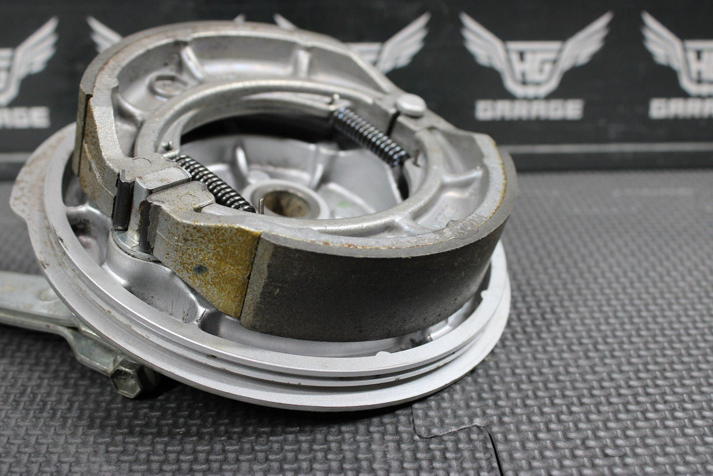 2005 SUZUKI DR200SE OEM REAR BACK BRAKE DRUM ASSEMBLY 54400 - 07870 GOOD! - hggarage