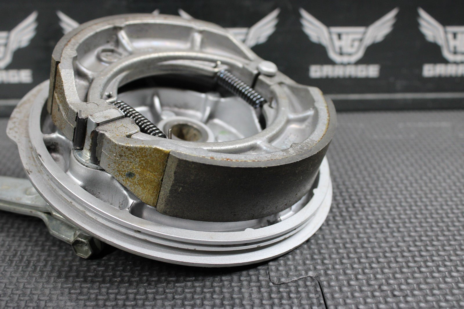 2005 SUZUKI DR200SE OEM REAR BACK BRAKE DRUM ASSEMBLY 54400 - 07870 GOOD! - hggarage