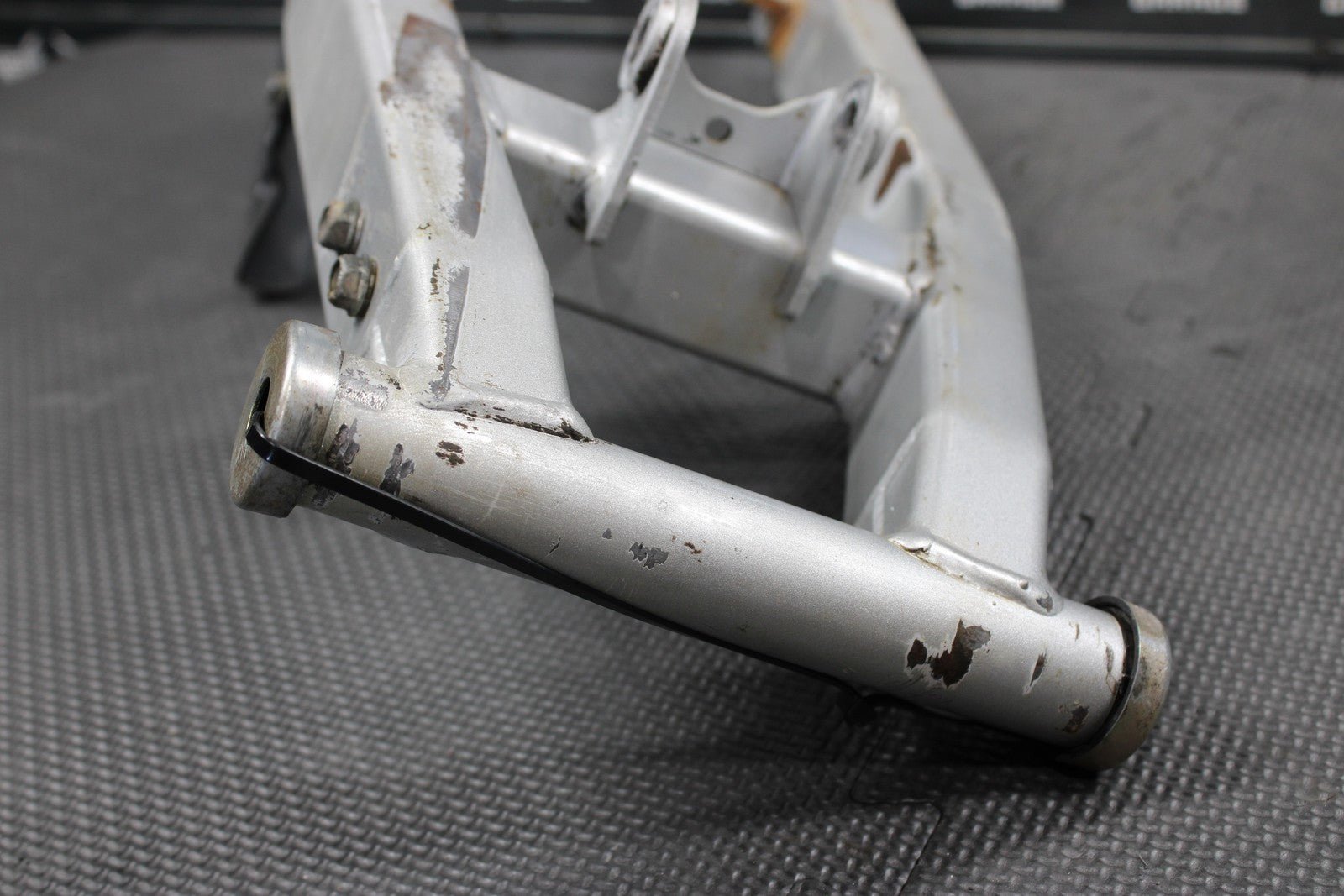 2000 YAMAHA 00 - 04 TTR125L OEM BIGWHEEL SWINGARM SWING ARM SUSPENSION - hggarage