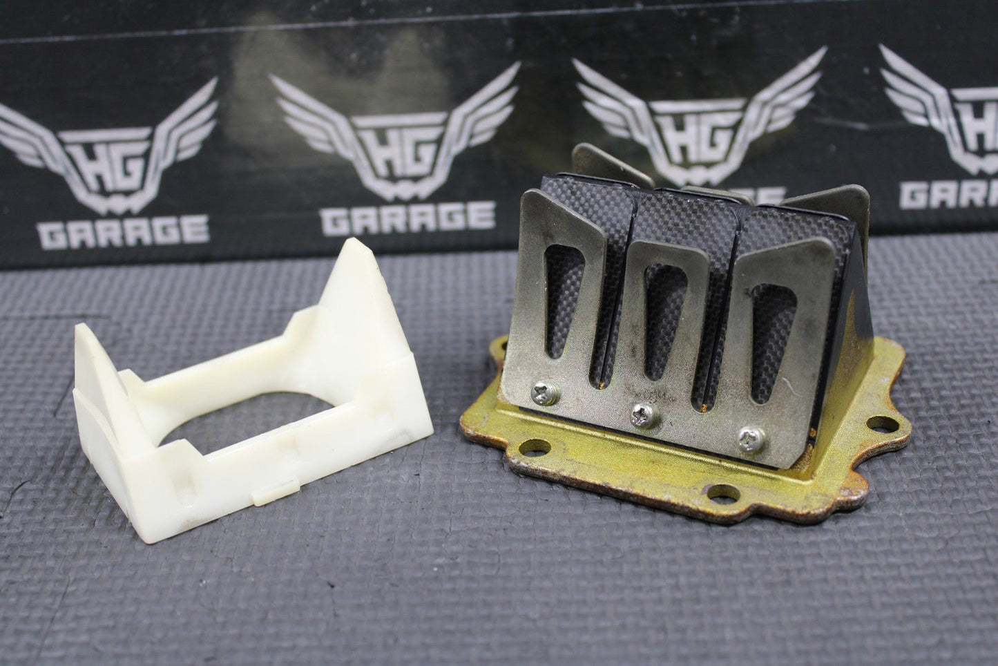 1992 90 - 92 KAWASAKI KX125 OEM INTAKE REED VALVE BLOCK CARBON REEDS 12021 - 1085 - hggarage