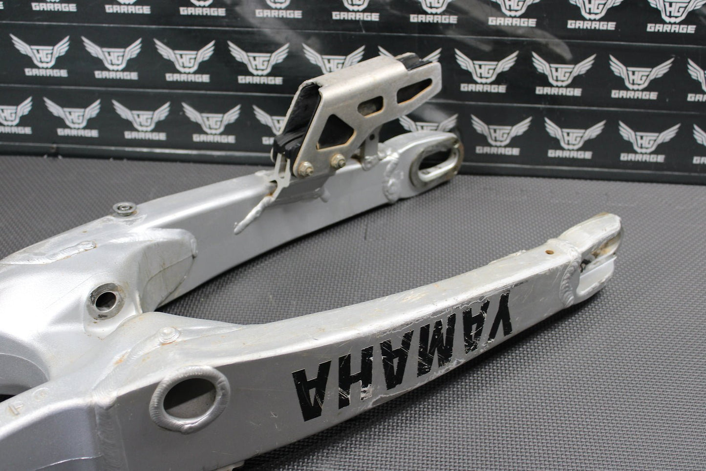 2002 Yamaha YZ426F OEM Swingarm Swing Arm Suspension 5NY - 22110 - 00 - 00 - hggarage