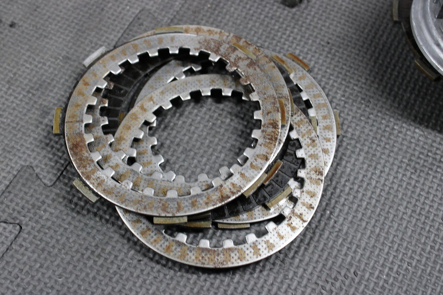 2002 Honda XR200R OEM Complete Clutch W Plates Basket Hub 22100 - 437 - 020 22121 - Kc - hggarage