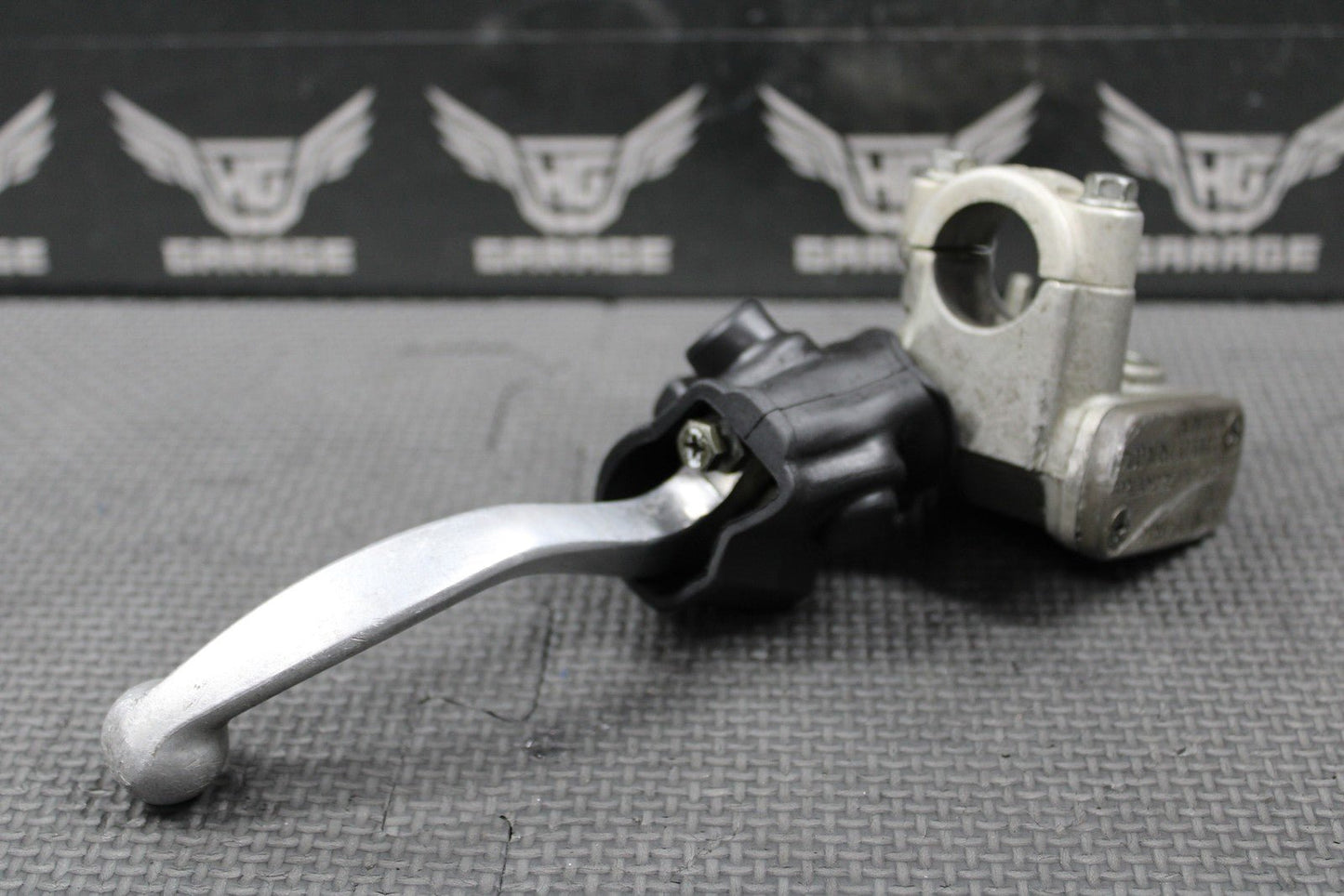 1997 HONDA CR250R OEM NISSIN FRONT BRAKE MASTER CYLINDER W/ LEVER 45510 - MEY - 305 - hggarage