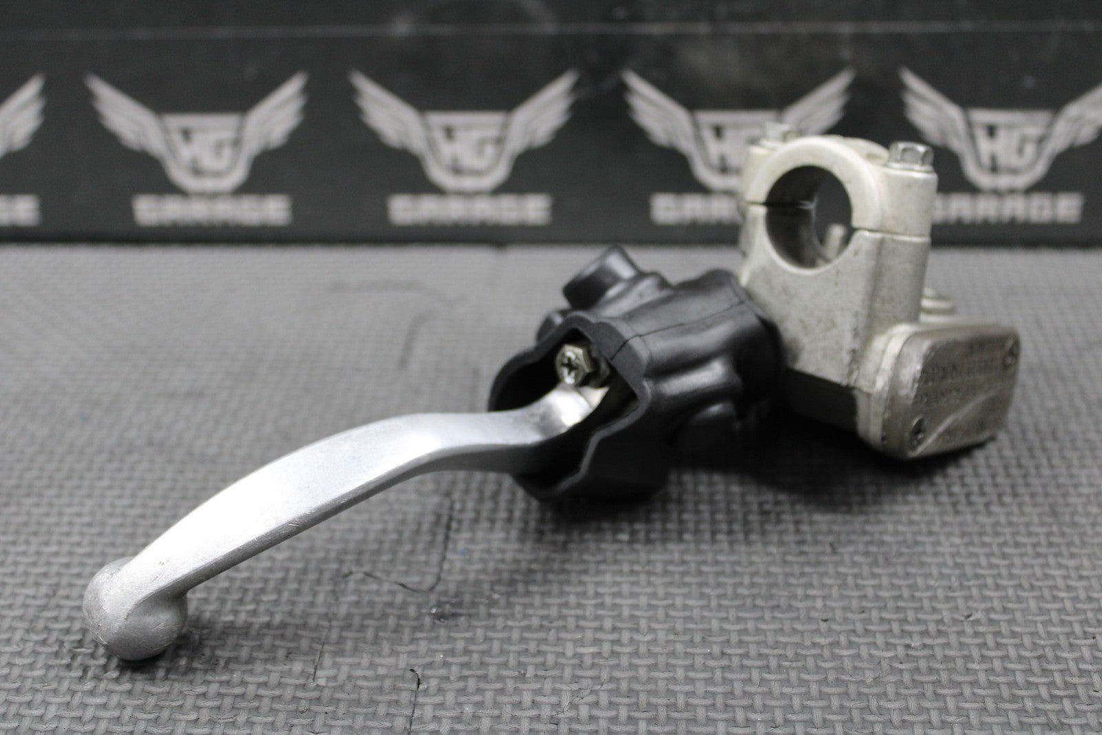 1997 HONDA CR250R OEM NISSIN FRONT BRAKE MASTER CYLINDER W/ LEVER 45510 - MEY - 305 - hggarage