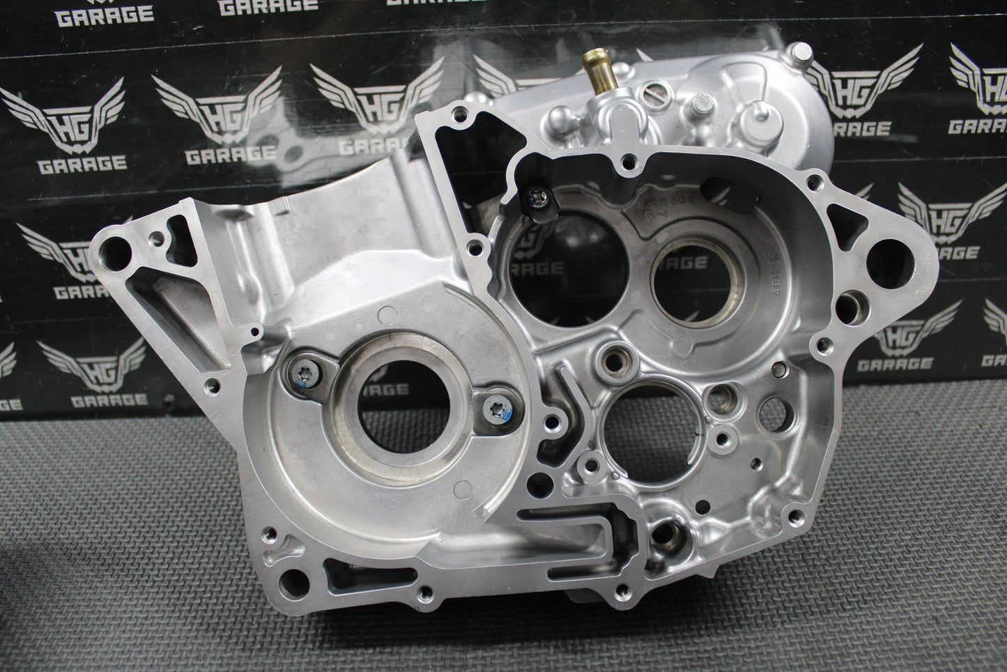 2019 SUZUKI 19 - 25 RMZ250 OEM LEFT RIGHT ENGINE CRANKCASE CRANK CASES BLOCK MINT! - hggarage