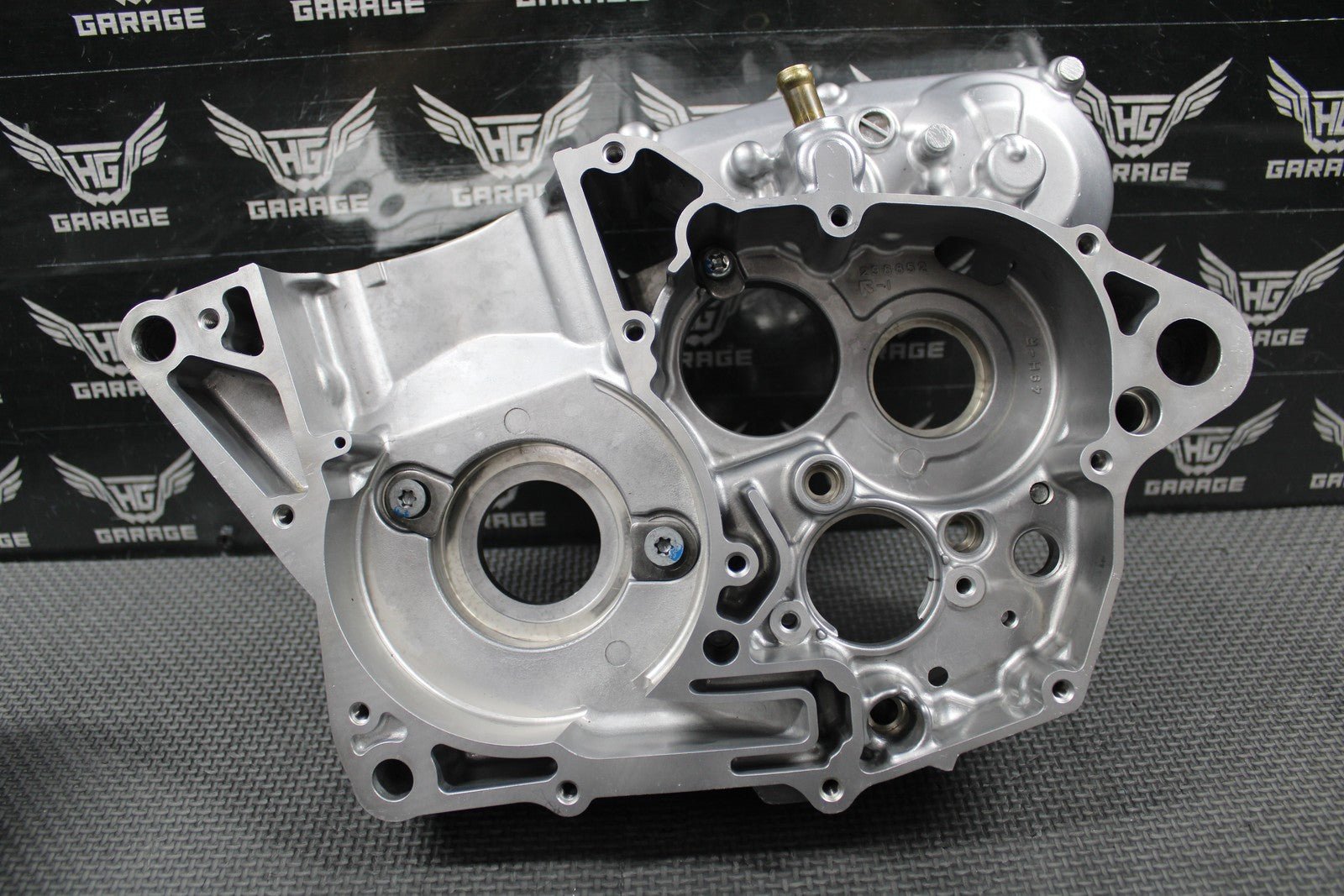 2019 SUZUKI 19 - 25 RMZ250 OEM LEFT RIGHT ENGINE CRANKCASE CRANK CASES BLOCK MINT! - hggarage