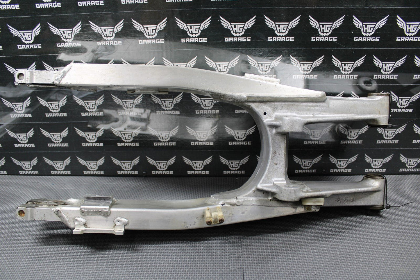 1995 SUZUKI RMX250 MODEL S OEM SWINGARM SWING ARM REAR SUSPENSION 61000 - 29E30 - hggarage