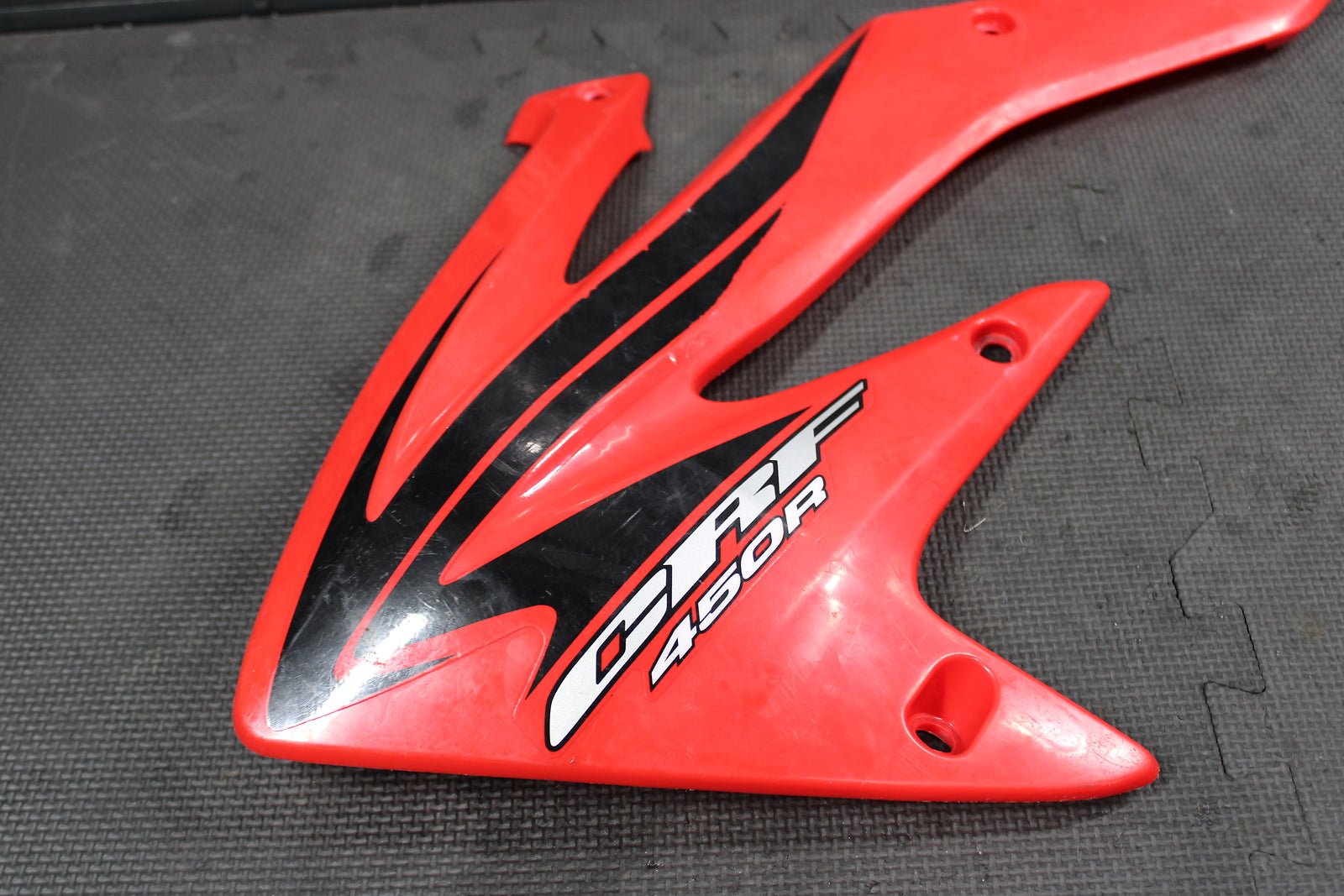 2007 HONDA CRF450R OEM LEFT PLASTIC PANEL FENDER STAY BRACKET 19035 - MENF - 7300 - hggarage
