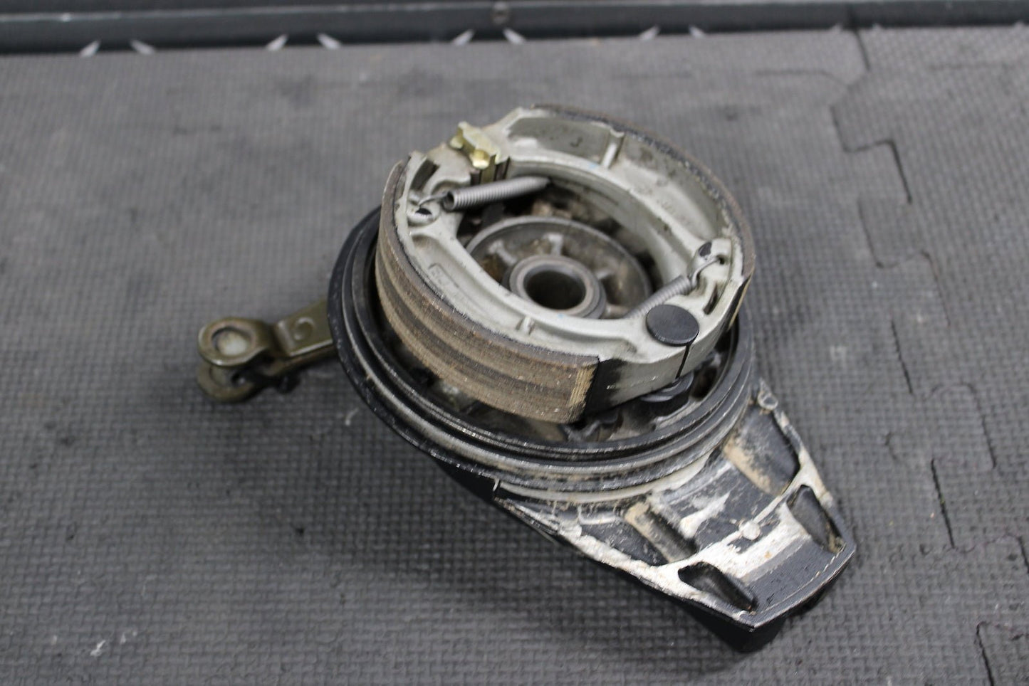 2000 HONDA XR200R 84 - 88 / 1990 1991 / 93 - 02 OEM REAR BACK BRAKE DRUM ASSEMBLY - hggarage